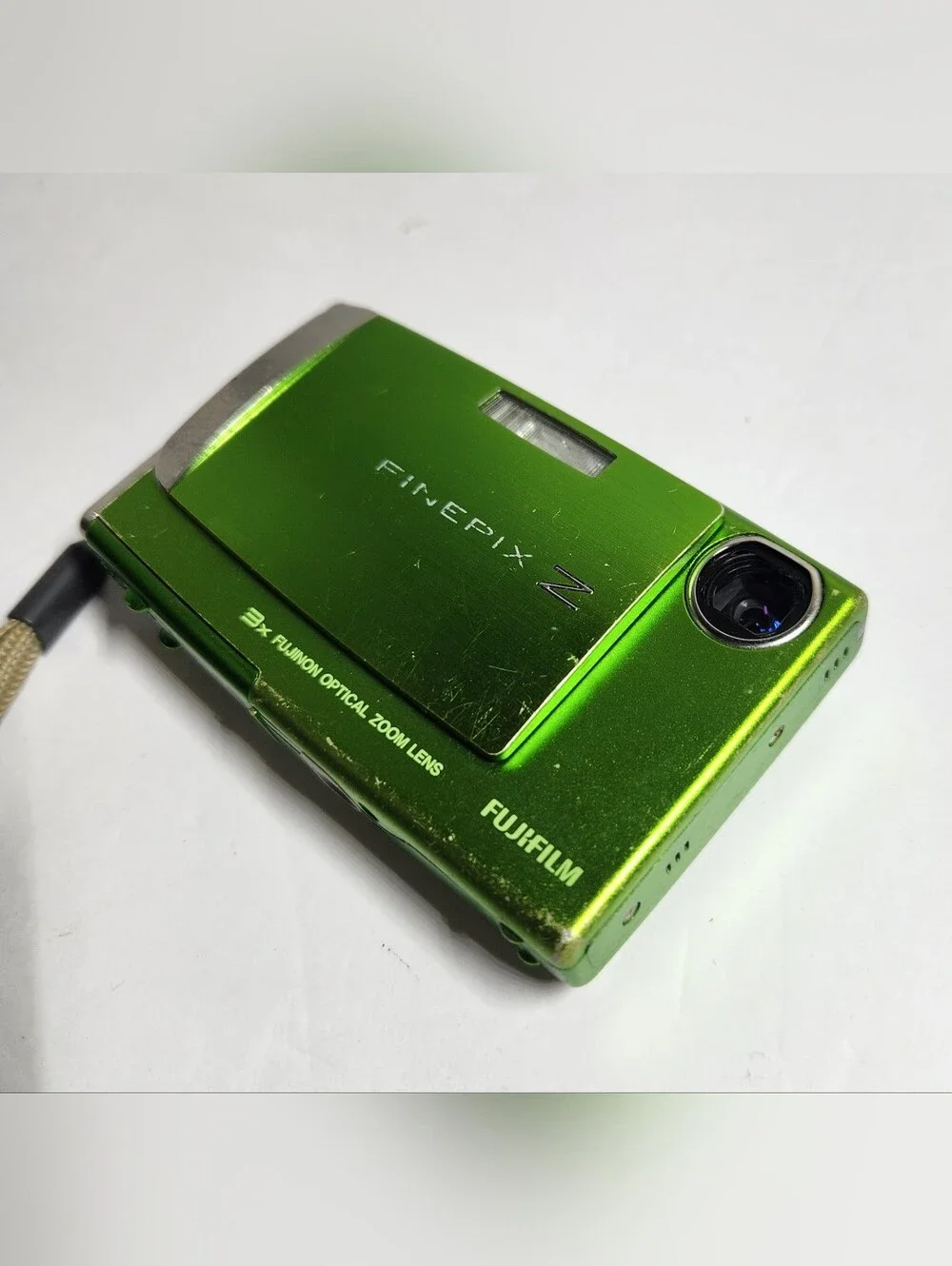 Fujifilm Finepix Z10 FD Digital Point and Shoot Camera 3x Zoom 7.2mp (Green)